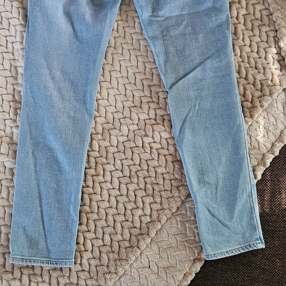 Levi's - Picture 3 of 5
